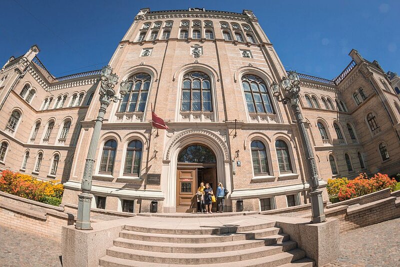 Uzsākta Latvijas Universitātes galvenās ēkas atjaunošana